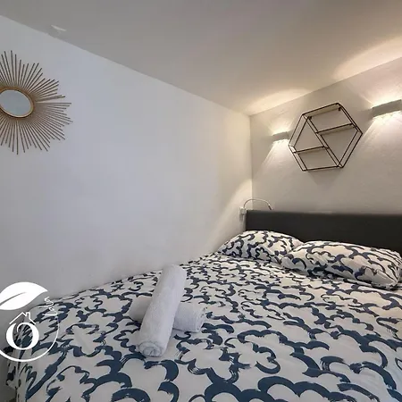 Superbe Rue Piétonne Principale à Côté Du Port Sanary-sur-Mer