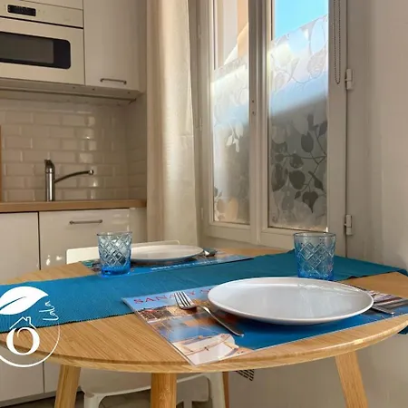 Superbe Rue Piétonne Principale à Côté Du Port Sanary-sur-Mer