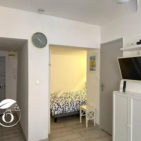 Superbe Rue Piétonne Principale à Côté Du Port *